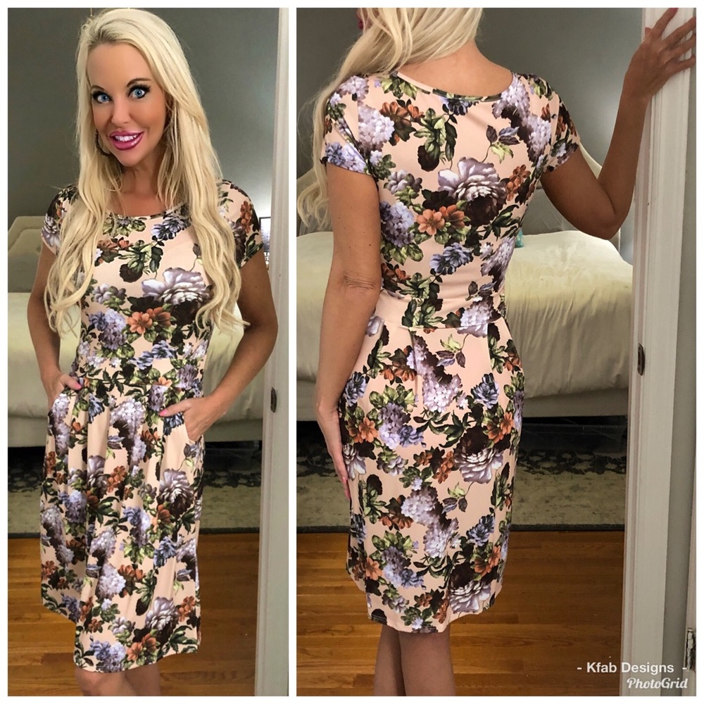 🥰LAST 1! 💕Beautiful Cap Sleeve Floral Dress! - Picture 2 of 6